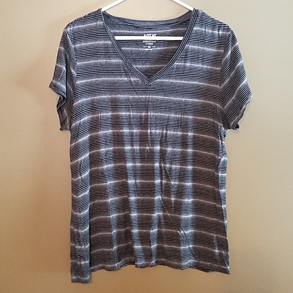 V neck T